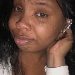 Meet your Posher, Yolanda